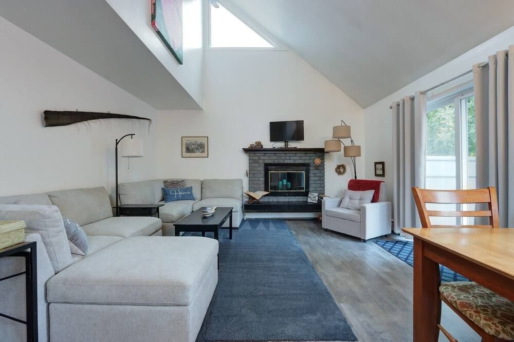 Incredible Townhouse U-Med, walk to Jewish Center - Anchorage - Sala de estar