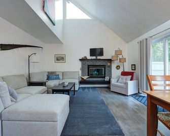 Incredible Townhouse U-Med, walk to Jewish Center - Anchorage - Huiskamer