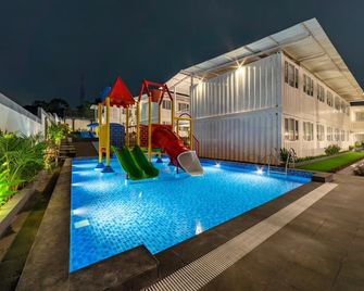 Kontena Hotel - Batu - Piscina