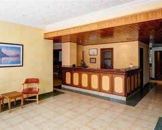 Aparthotel Marina Drach - Porto Cristo - Front desk