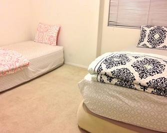 Clean and Comfortable Master Suite - Santa Clarita - Bedroom