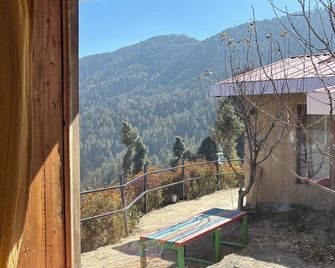Nomad Eco Retreat - Shimla - Balcón