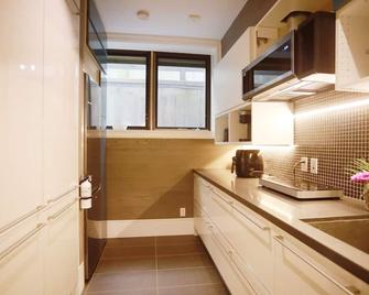 Modern 1 Bedsuite In Kerrisdale, Access Ubc Downtown Yvr - Vancouver - Kitchen