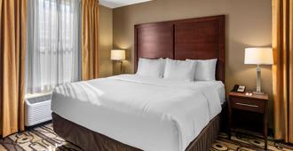 Comfort Inn & Suites - Staunton - Schlafzimmer