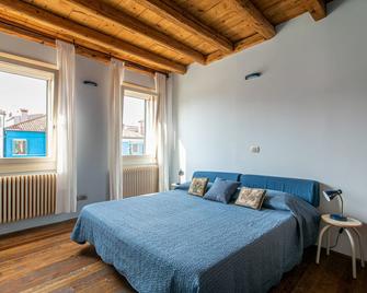 Wondrous Palazzetto 1619 in Magical Burano Island - Venice - Bedroom