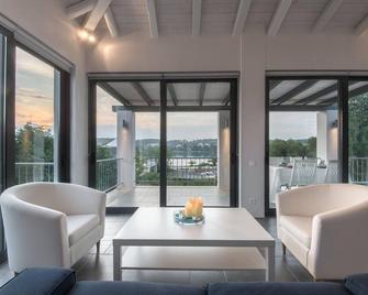 Holiday Home in Porto Heli for 6 Person - Porto Cheli - Sala de estar