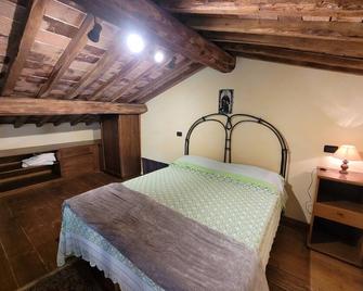 A charming little cottage with spacious private garden - Monteroni d'Arbia - Slaapkamer
