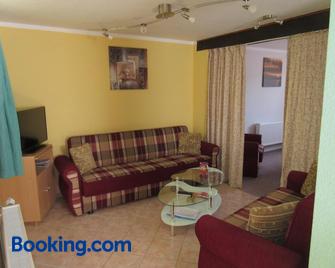 Ferienwohnung Rogge (Stendal) - Stendal - Wohnzimmer