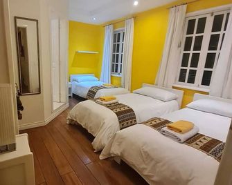 Hotel Cayman - Quito - Bedroom