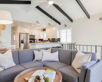 Surfrider II by AvantStay Walk to the Beach Balcony - Newport Beach - Stue