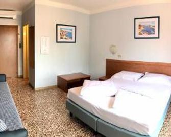 Locanda Speranza - Torri Del Benaco - Bedroom
