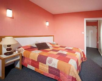 Logis Hotel Restaurant des Voyageurs - Le Malzieu-Ville - Schlafzimmer