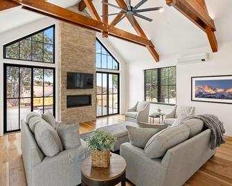 Steel City Cellars - San Miguel - Sala de estar