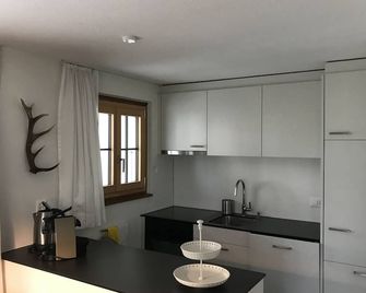 Renovated, quiet 3-room apartment with wonderful views of the mountains - Adelboden - Cuisine