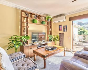 Planet Africa - Cape Town - Living room
