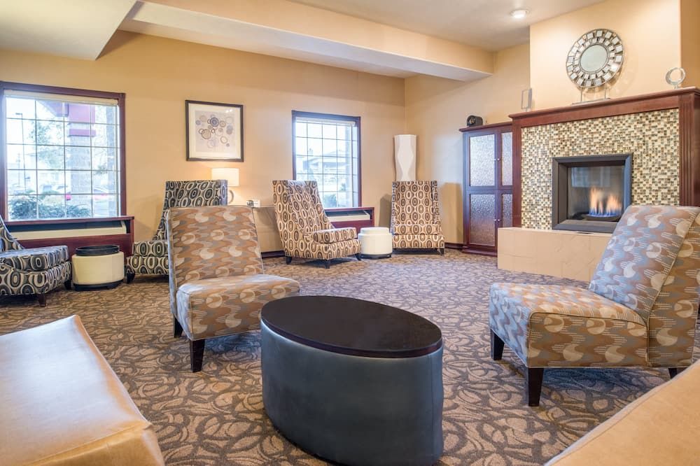 Holiday Inn Express Wenatchee By IHG - Wenatchee - Lounge