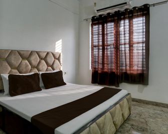 Hotel O Triveni Hotel and restaurant - Etāwah - Bedroom