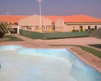Sahara Stones Hotel - Palapye - Pool