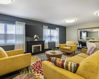 Orbit One Vacation Villas - Kissimmee - Living room