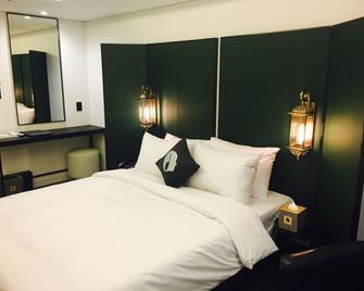 Hotel the Designers Yeouido - Seoul - Bedroom