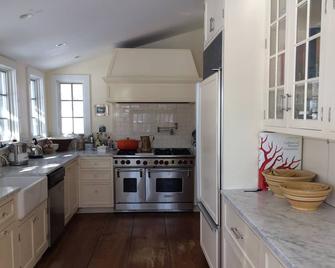 A Perfect Retreat Organic Farmstead On 90 Acres Pro Kitchen 1800's House - Red Hook - Cocina