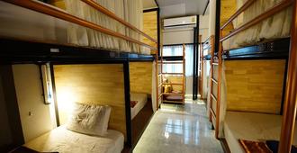Sleep Owl Hostel - Bangkok - Schlafzimmer