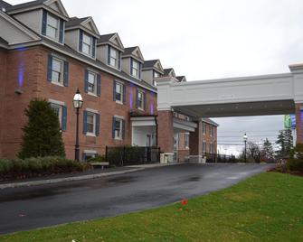 Holiday Inn Express & Suites Merrimack - Merrimack - Edificio