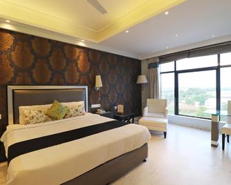 Palette - Hotel Raj Imperial - Rajnandgaon - Bedroom