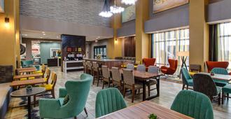 Hampton Inn & Suites-Wichita/Airport, KS - וויצי'טה - מסעדה