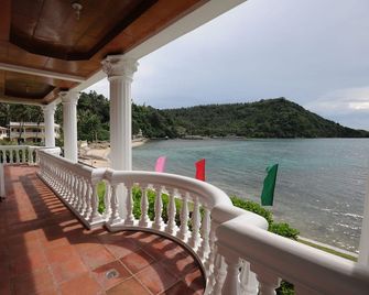 Blue Crystal Beach Resort - Puerto Galera - Balkon