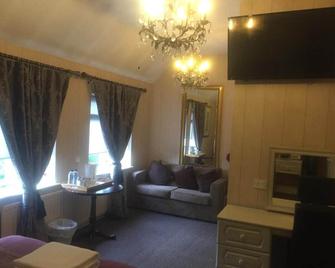 Haigs Hotel - Coventry - Living room