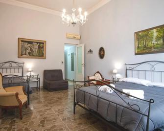 Aci Beb - Acireale - Спальня