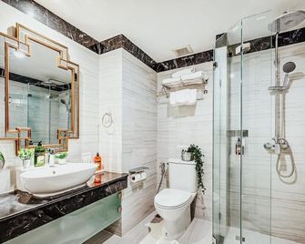 Vince Hotel Pratunam - Bangkok - Bathroom