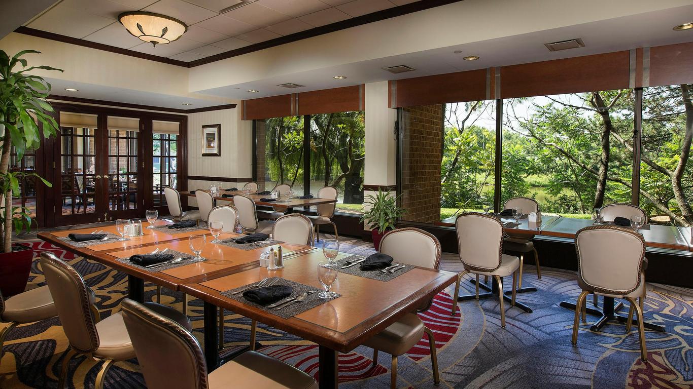 DoubleTree by Hilton Lisle Naperville