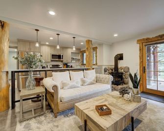 Grey Owl Suite/Hot Tub - Big Sky - Sala de estar