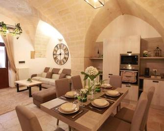 Lata Luxury Home Casa Vacanze - Brindisi - Dining room