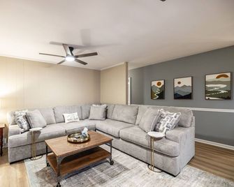 Sumner Sunsets - Quiet Neighborhood with Room for the Entire Family - Gallatin - Wohnzimmer
