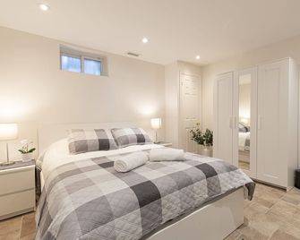 The Artist House in Downtown Richmond Hill [2bdrm|1 bath] - Richmond Hill - Bedroom