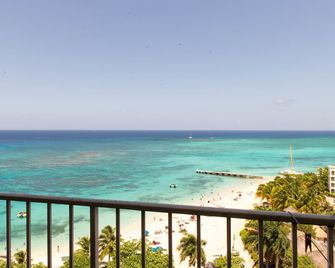 Sky Box Beach Suite at Montego Bay Club - Montego Bay - Balcony