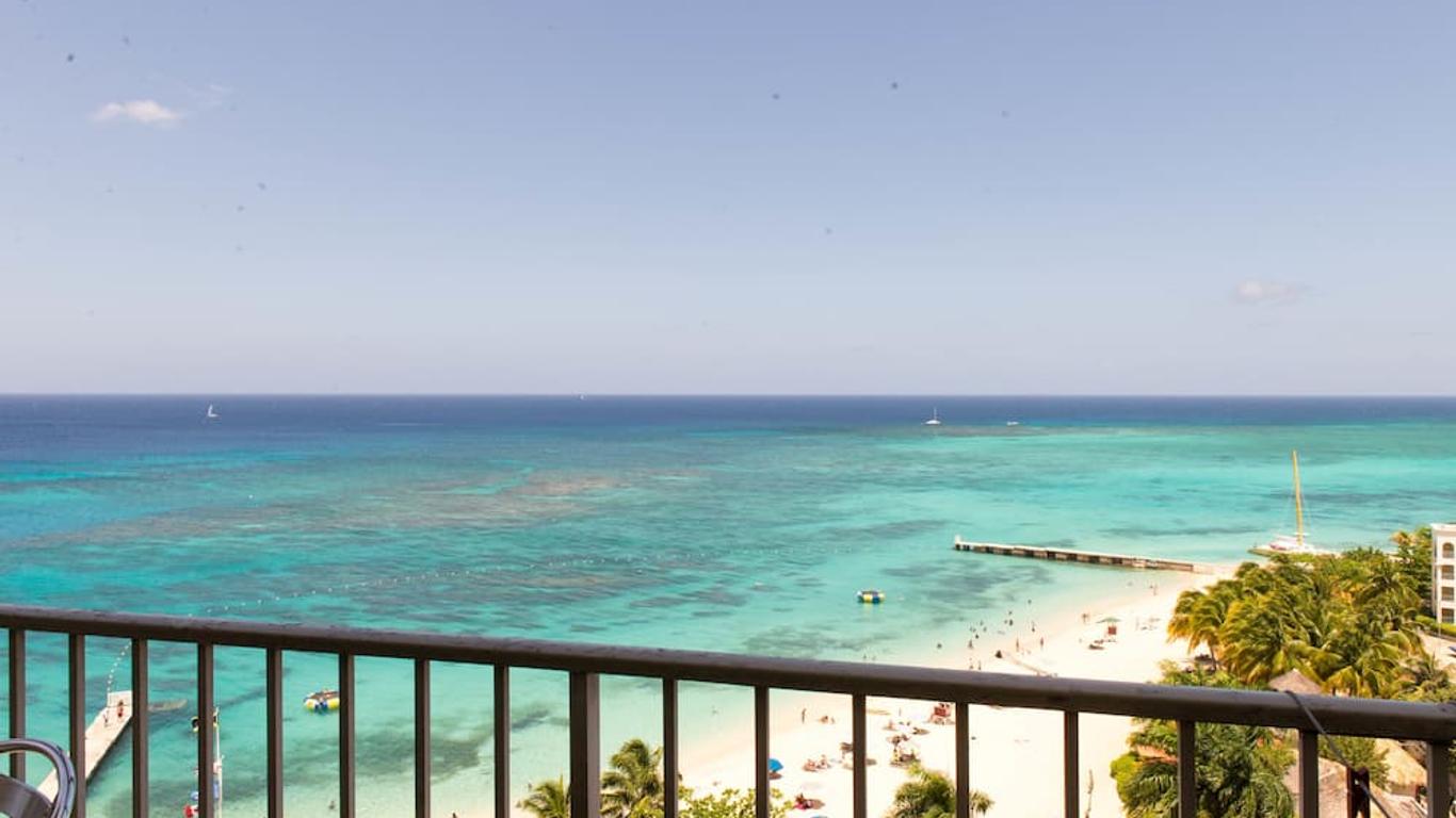 Sky Box Beach Suite at Montego Bay Club