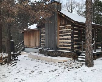Log Cabin in Woods W/Trail & Scavenger Hunt Wood Fireplace, Lindale Canton Tyler - Lindale - Edificio