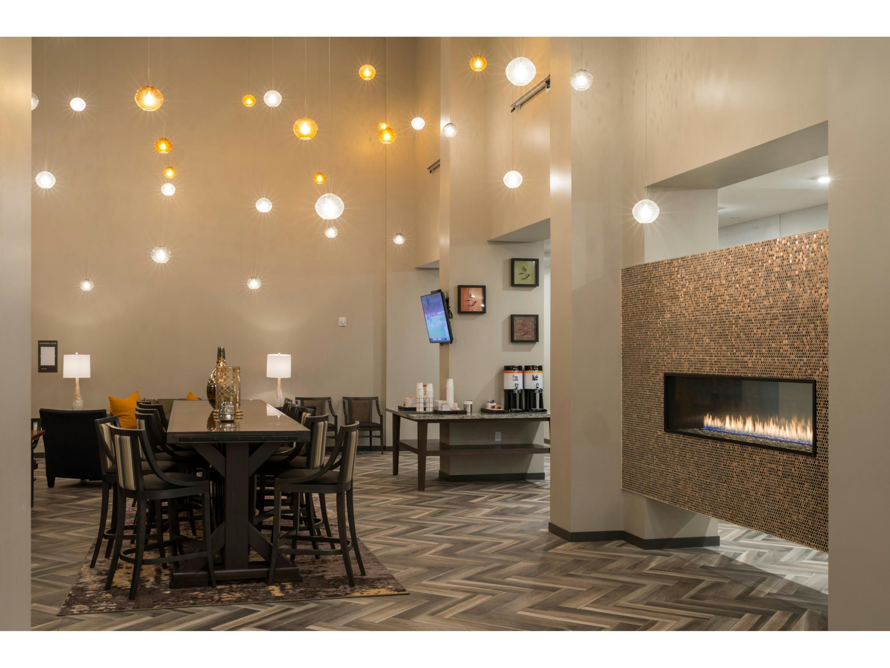 Hampton Inn & Suites Minneapolis University Area thumbnail 2