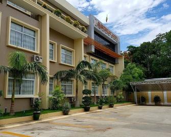 Man Thi Tar Hotel - Magwe - Edificio