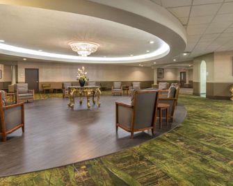 Clarion Hotel & Conference Centre - Sherwood Park - Lobby