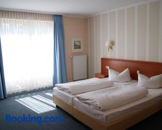 Hotel Pension Bellevue - Bad Doberan - Bedroom