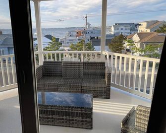 Outdoor, heated pool, rooftop terrace, game room, mutiple decks - Seaside Park - Balkon