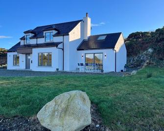 Robin Lodge - Renvyle - Building