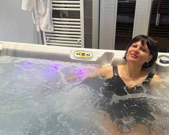 Appartement moderne à La Ferrière-aux-Étangs de 55 m² avec jacuzzi - Flers