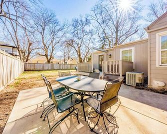 The Designer’s Home • Fire Pit • Vaulted Ceilings - Fairway - Patio