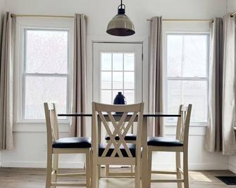 Evansville Holiday House - Evansville - Dining room
